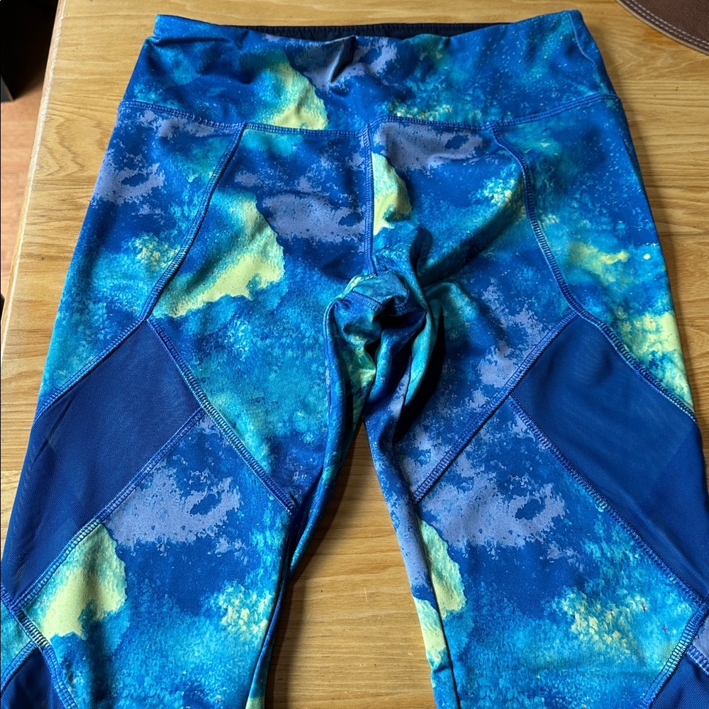 VOGO Athletica Blue & yellow Patterned Legging capris